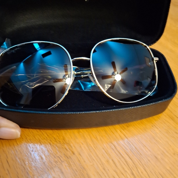 Salvatore Ferragamo Unisex 61mm Gancini Oversize Sunglasses NIB - Picture 15 of 16